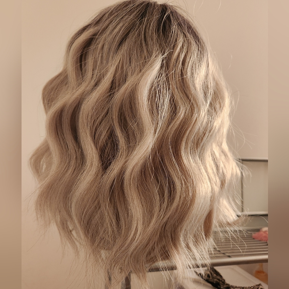 Wig - Picture 3 of 4